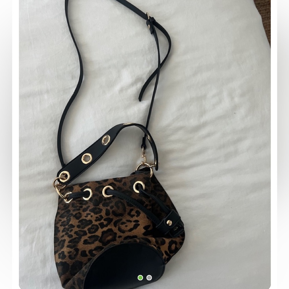 Storets cheetah shoulder bucket bag